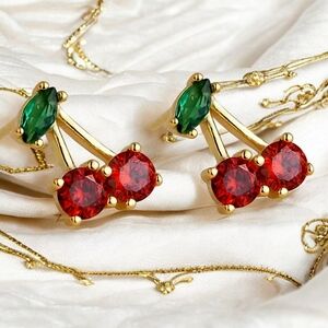 🆕️🍒 Red Cherry Cute Trendy Fun Stud Earrings - Zircon & Gold-Plated Alloy 🍒